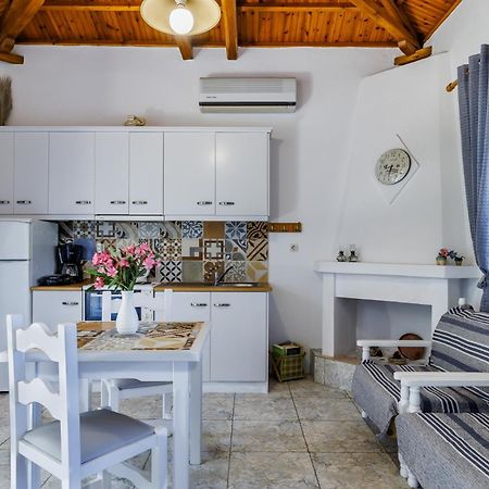 Anesis Apartment 2 Fireplace Skopelos Town Exterior photo